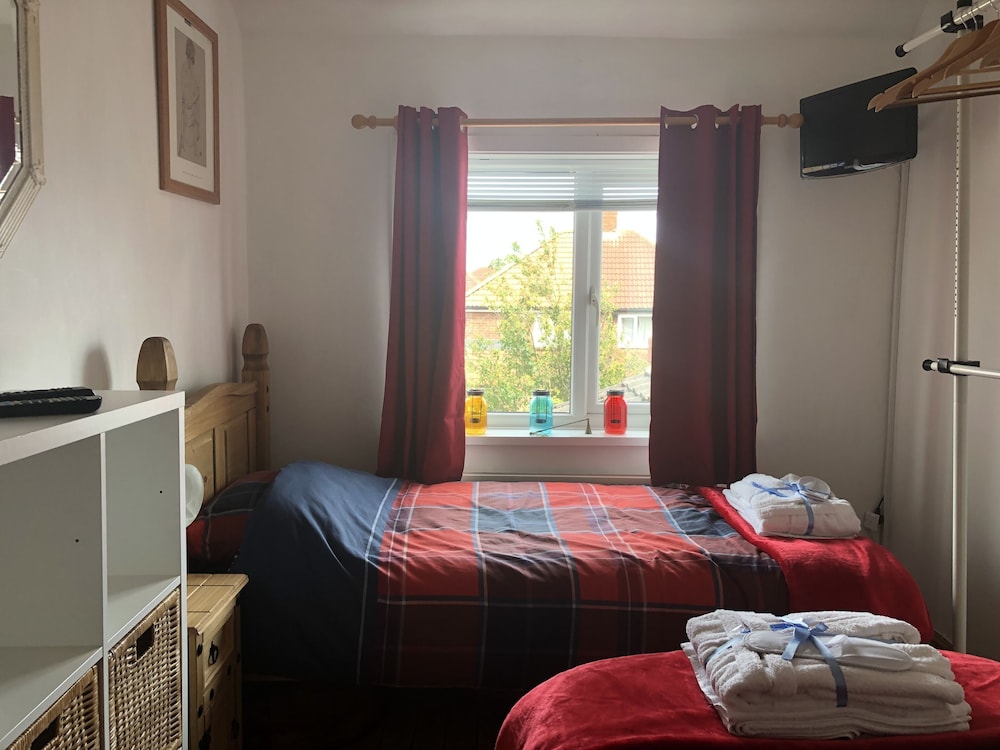 Remarkable 3-bed House in Durham view 3