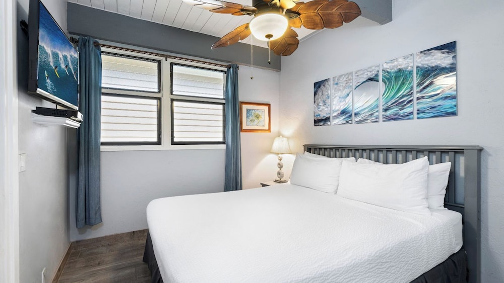 Stunning Top Floor Ocean Front Condo AC & Wifi
