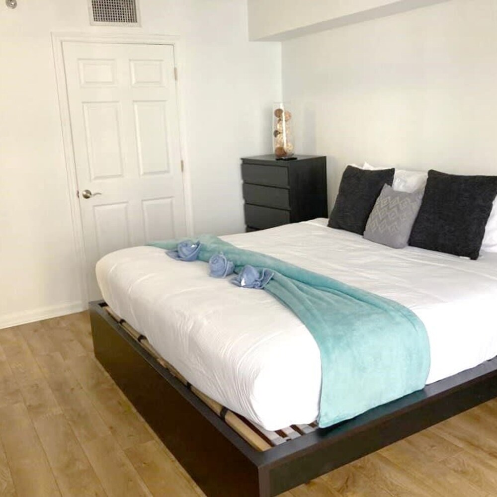 Modern 1-br Condo in Upscale Brickell Locale