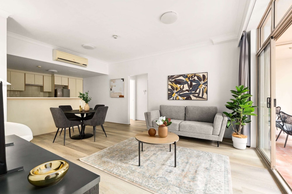 Bright Inner-west Stay With Pool Access