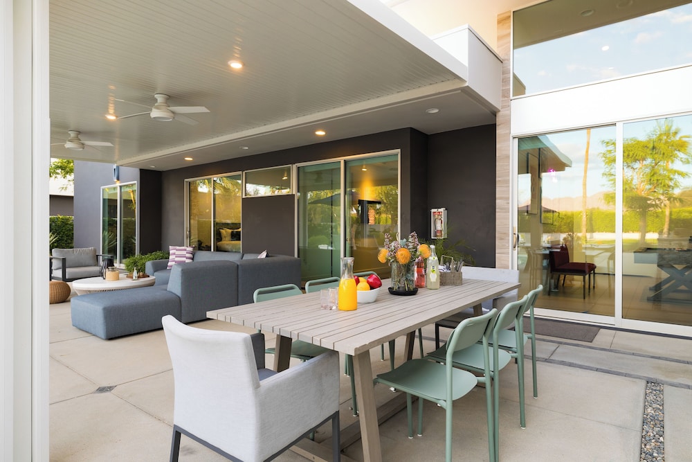 The Polo Villas by AvantStay – Modern Oasis Near Empire Polo Club