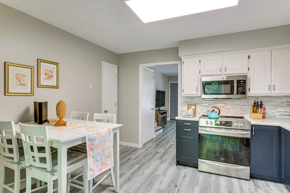 Shop, Dine & Unwind: Walkable Overland Park Home