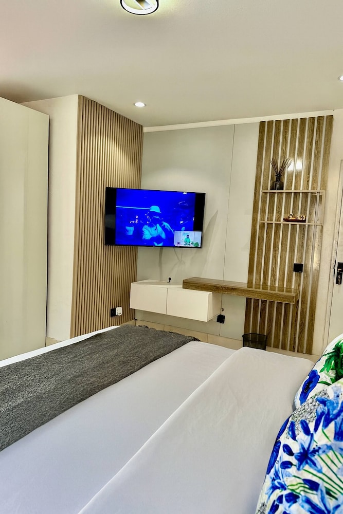 Luxury 2BR Apt Central Lekki Phase 1