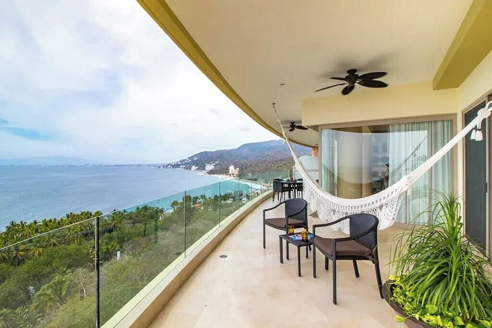 Garza Blanca 2-Bedroom 5-Diamond Resort