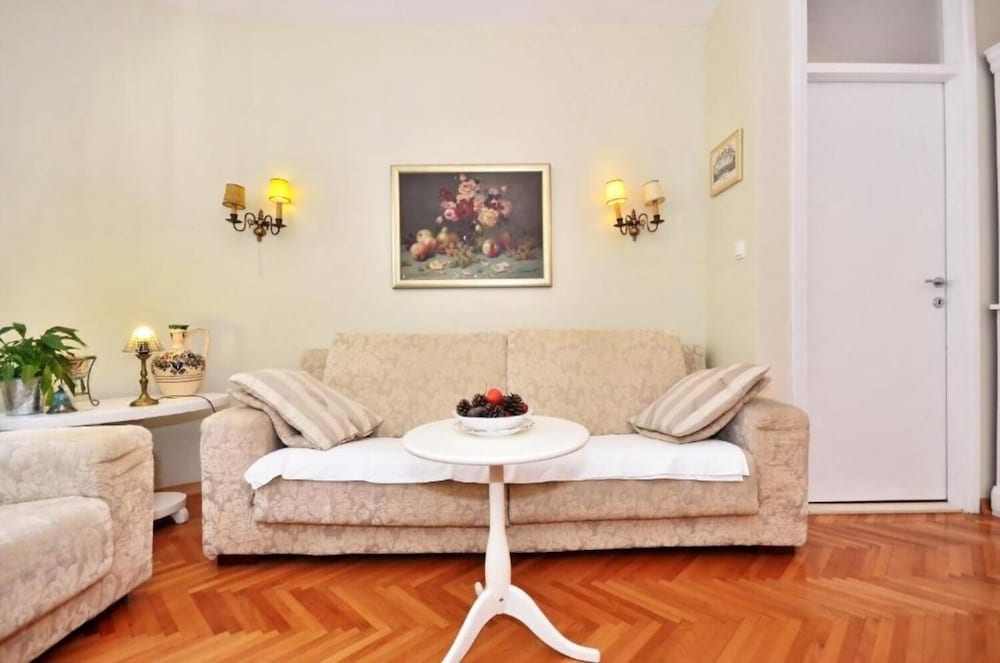Ivory - Central and Comfortable - A1 view 3
