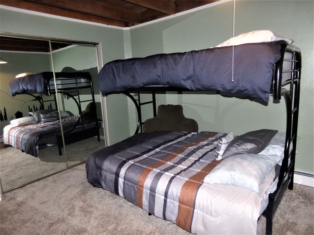 Three House 2 Bed 2 Bath THWC view 4