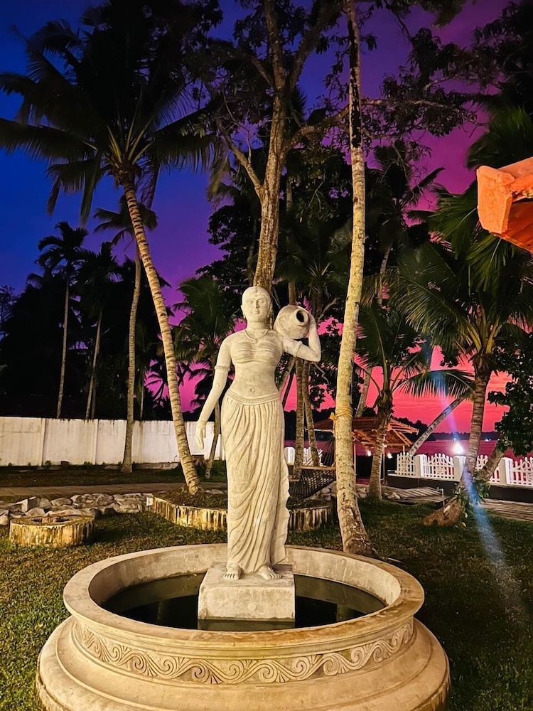 LAVILLA LAKE RESORT AND RESTAURANT