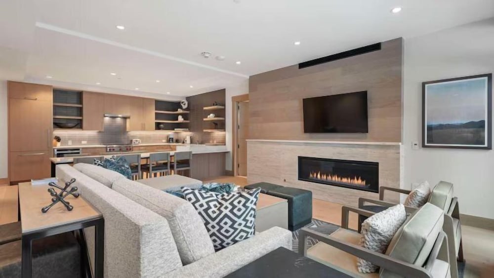 Contemporary 2 Bedroom Luxury Ski In, Ski Out Residence in Snowmass Base Village