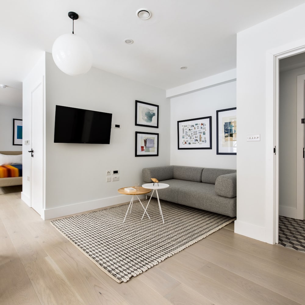 Cool Leicester Sq Studio - Netflix Nespresso
