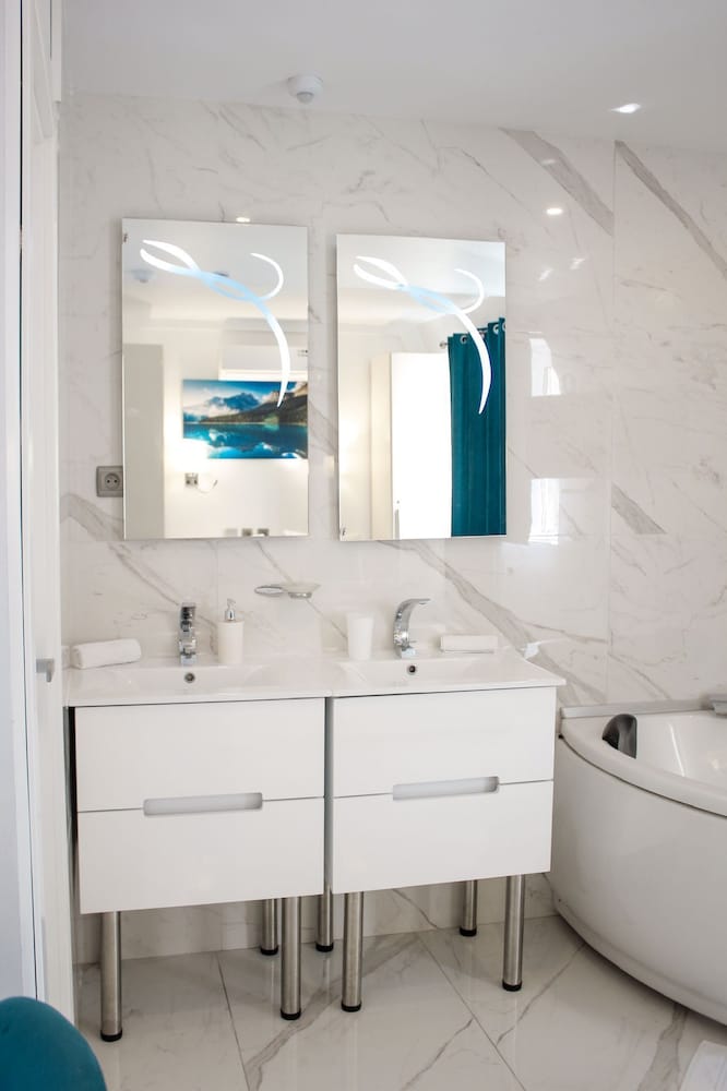 Lumiere Luxe Suites