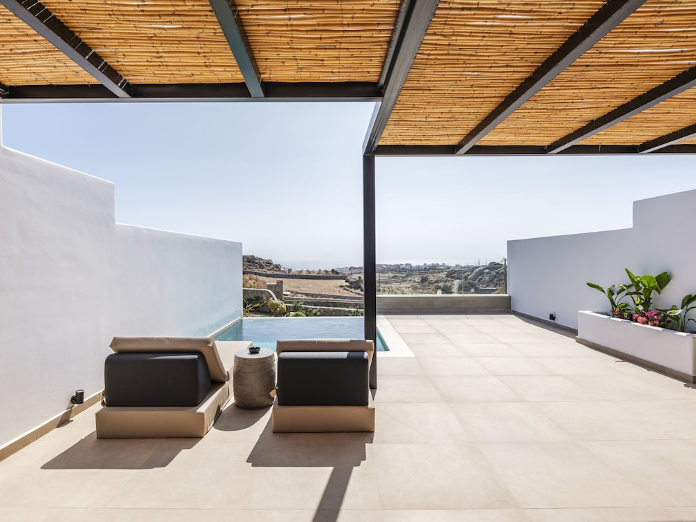 Evi Suites & Villas