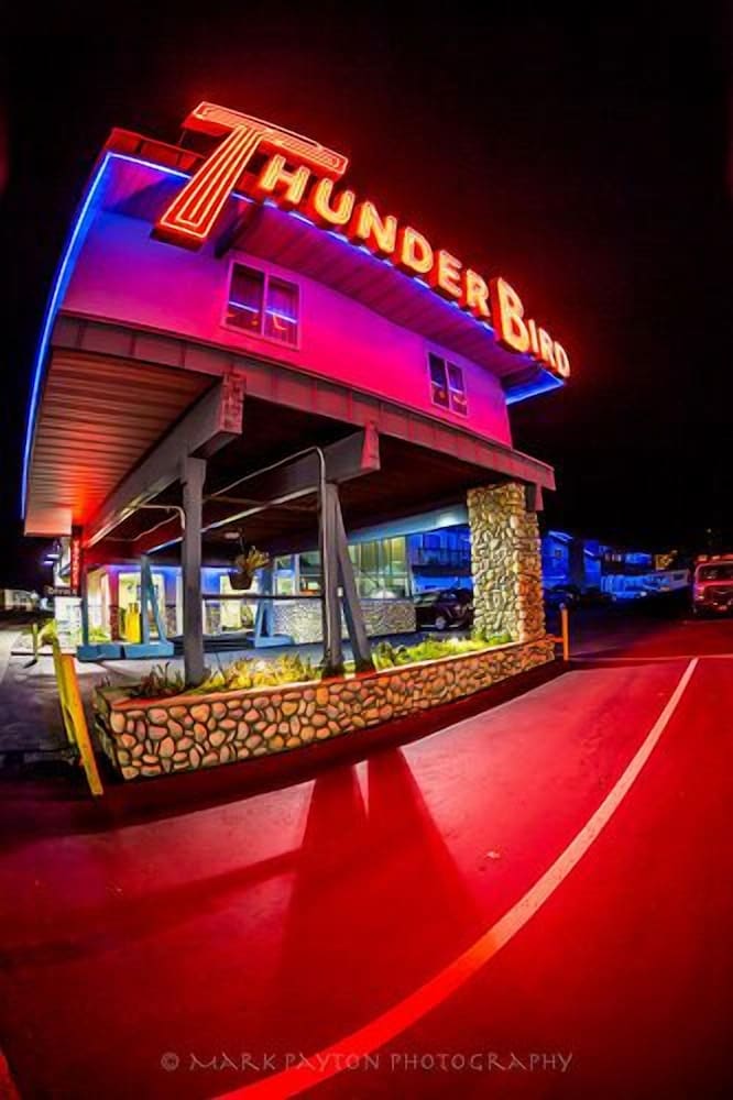 Hotel Thunderbird