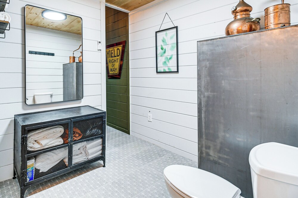 Secluded Red River Gorge Cabin w/ Rooftop Deck!