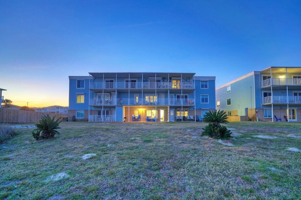Beachfront, Patio w/ Dune View, 2 Pools, Pickleball Cravin Waves by Avantstay view 3