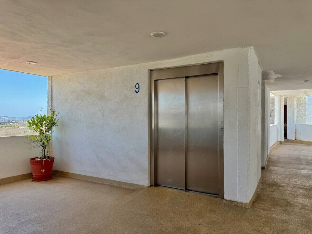 Yatch Apartments