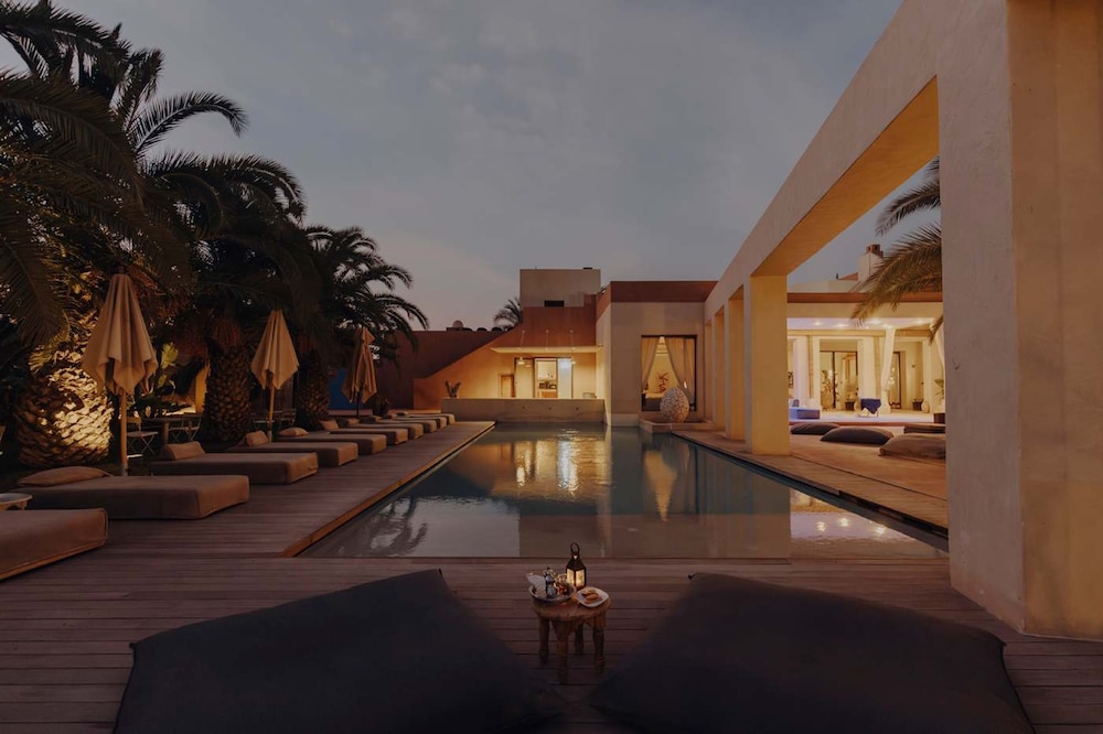The Garden of Siredrah an Oasis With Pool and Hammam