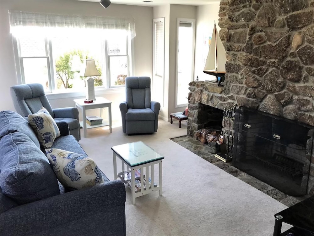 Perkins Cove Gem - Q934 view 4