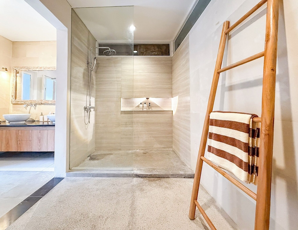 Villa St Calyx by DVH Luxe Retreats 3BR