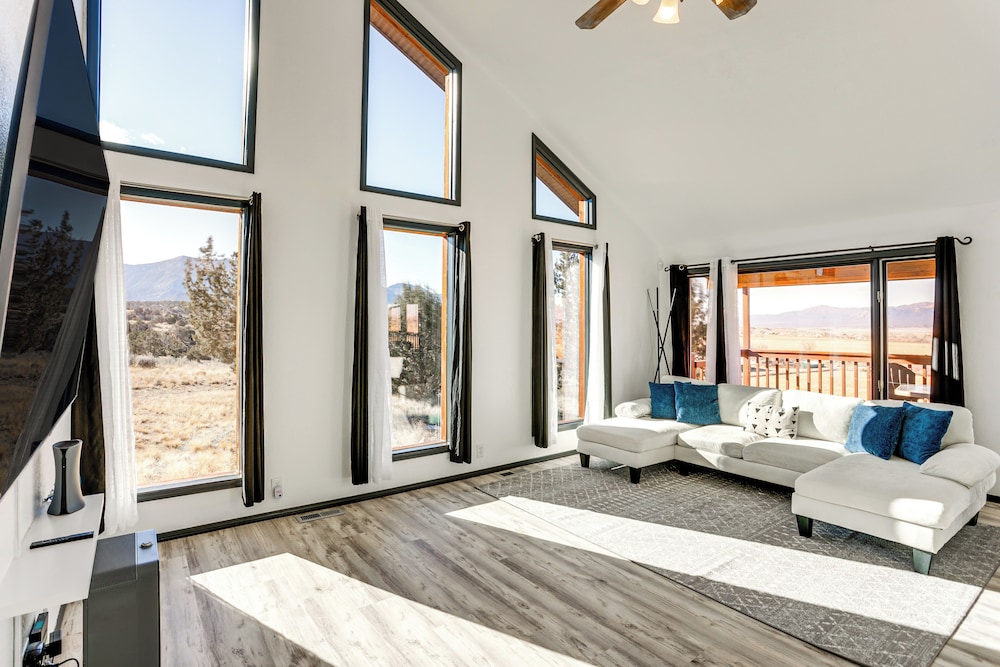 Mtn-view Escape w/ Office Space in Cortez!