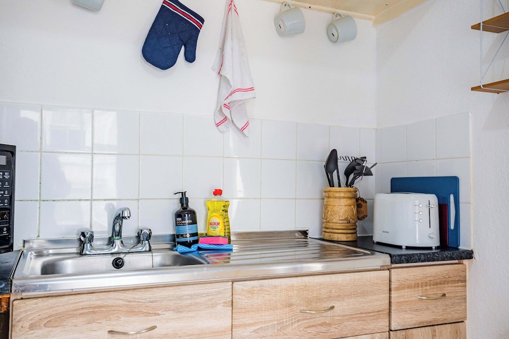 Host Stay Broadbanks Apartment