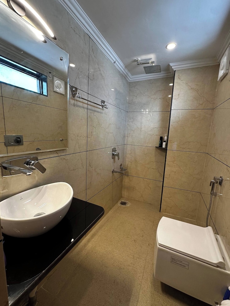 Dilan Residency Villa -5 Bedroom- Centrally Heated