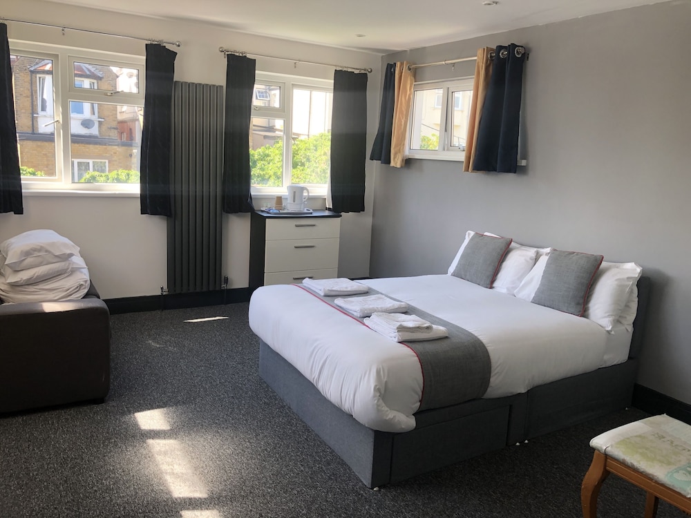 Devine Beach Hotel, Westcliff Southend-On-Sea