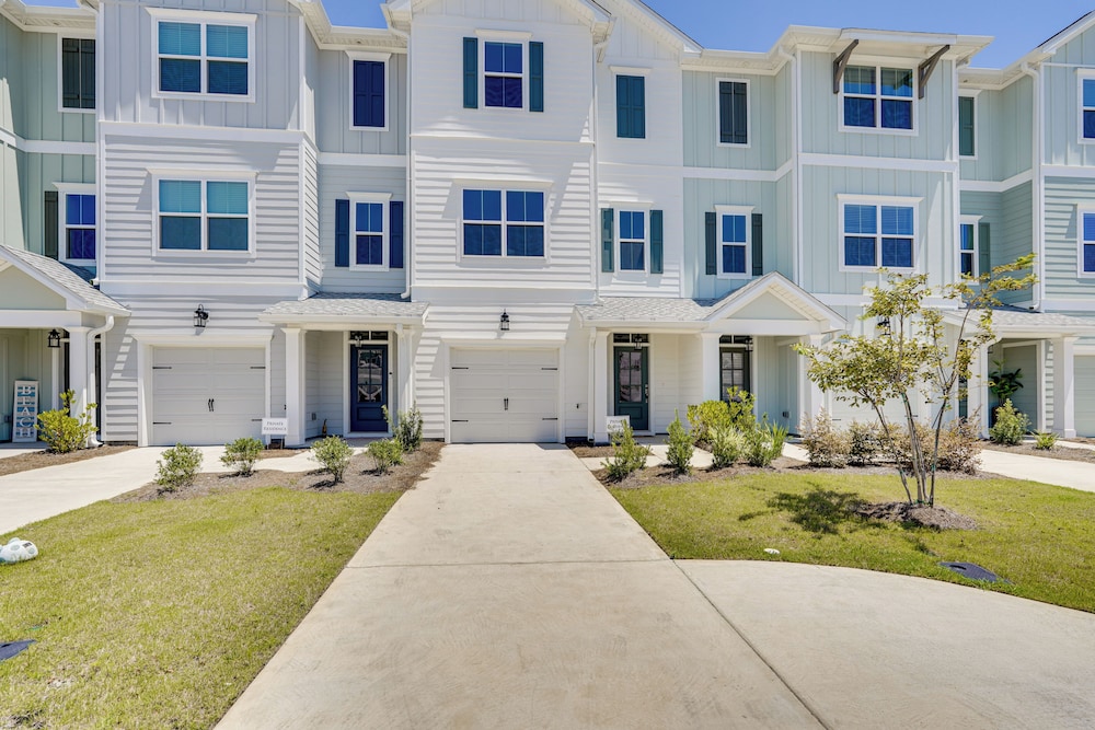 2 Mi to Ocean: Townhome w/ Pool & Dog Park in Pcb!