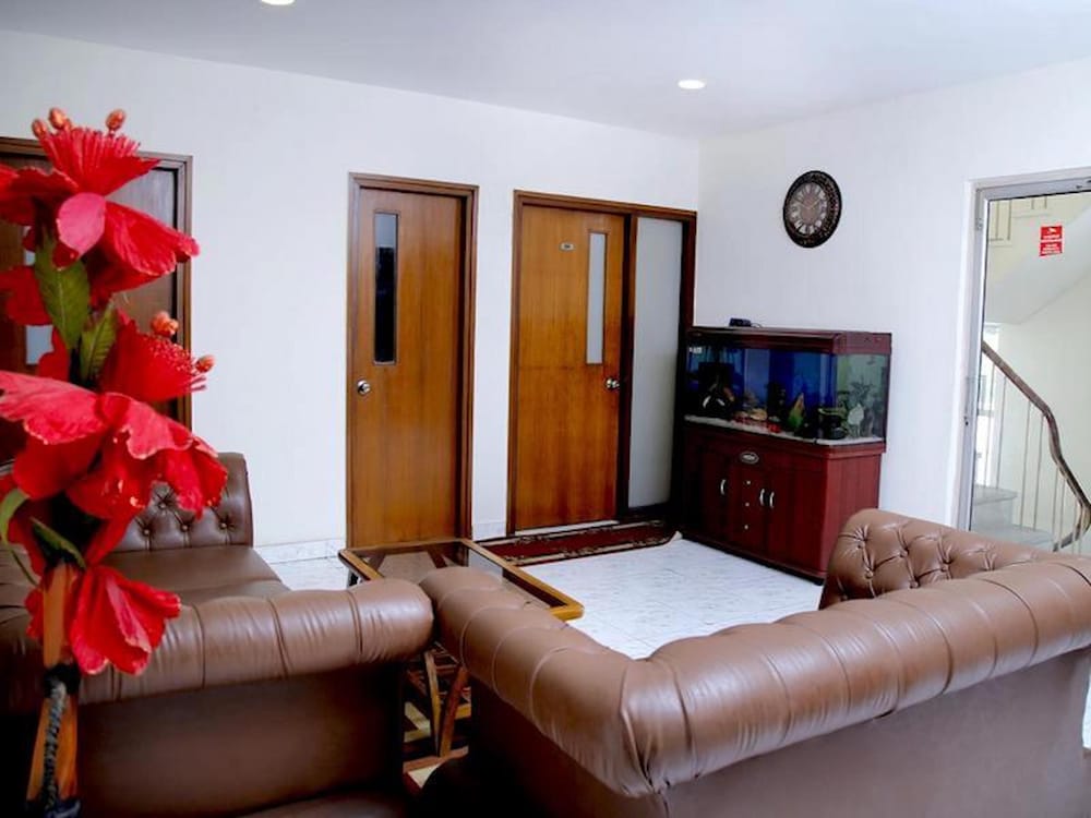 Room-maplewood Guest House, Neeti Bagh, view 4