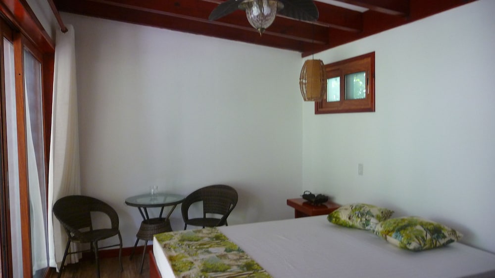 Playa Bluff Hotel