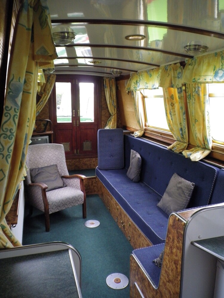 Stone - Boat - Sleeps 6 - Pet Friendly - 85ws