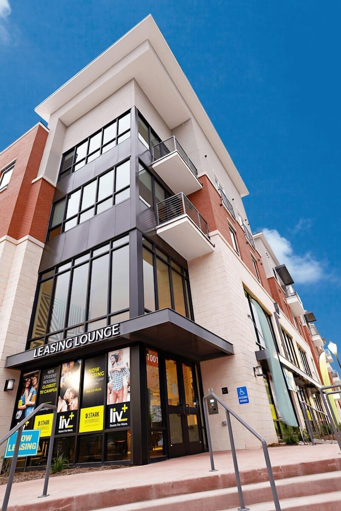 Landing Apartments Downtown Arlington