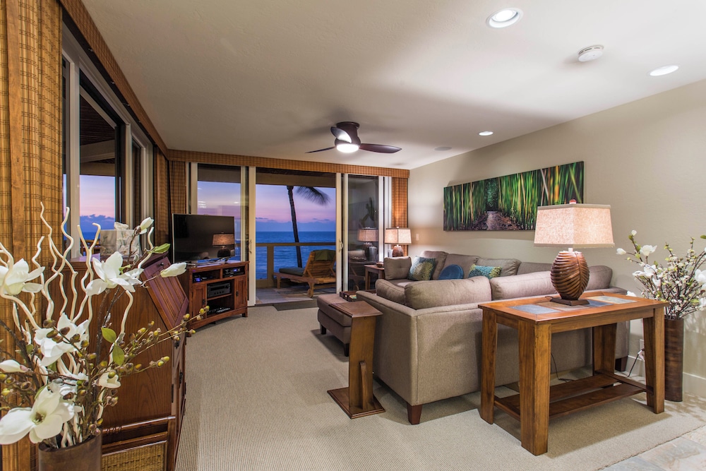 Exquisite Oceanfront Beautifully Upgraded Corner Unit - Vrkcv