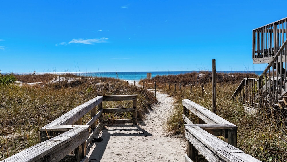 Portside Resort D1: Gulf Retreat With Pools, Beach & Family Adventures!