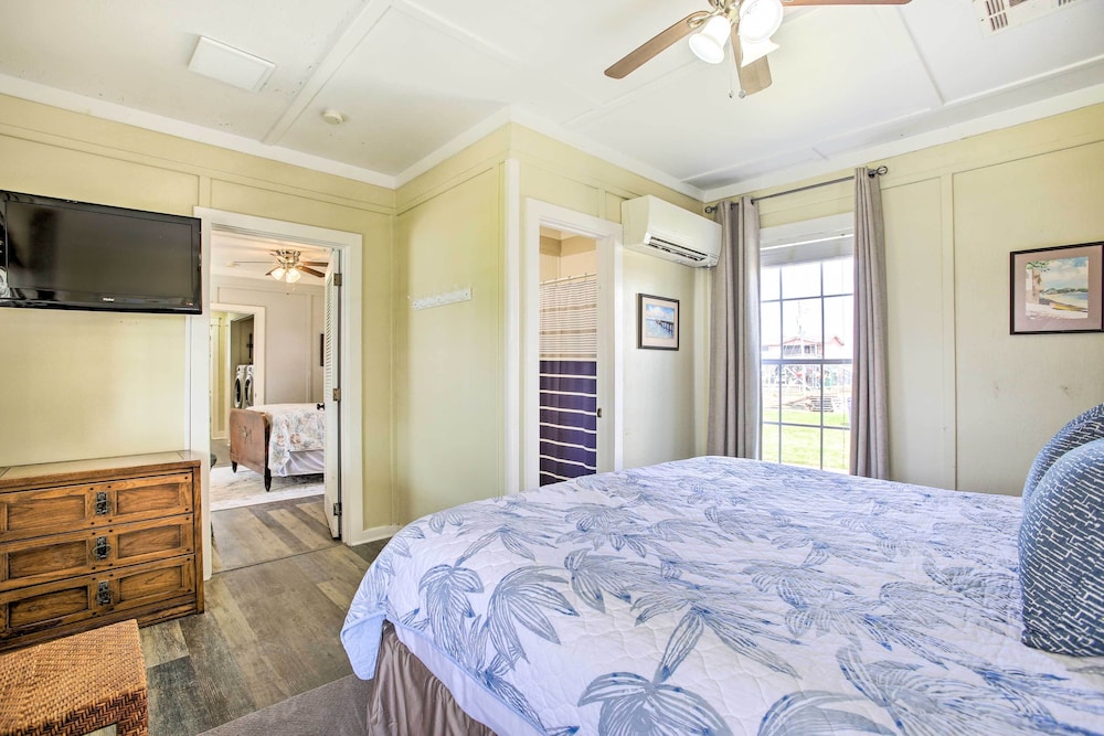 Pet-friendly Surfside Beach Home w/ Deck & Grill view 3
