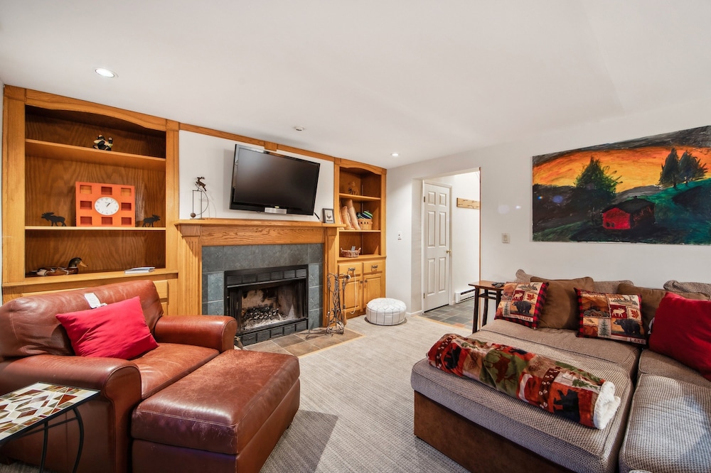Hudson 76i - A Stylish Mountain Retreat 2 Bedroom Townhouse by The Summit at Gore Mountain