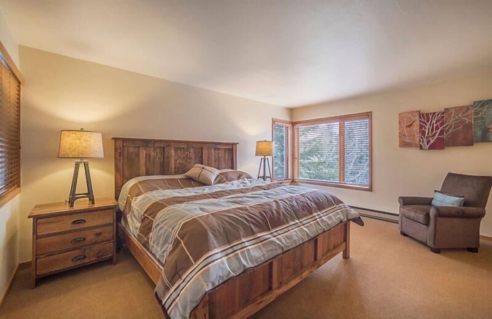 Ski Run Condominiums 2 Bedroom Apartment by Key to the Rockies