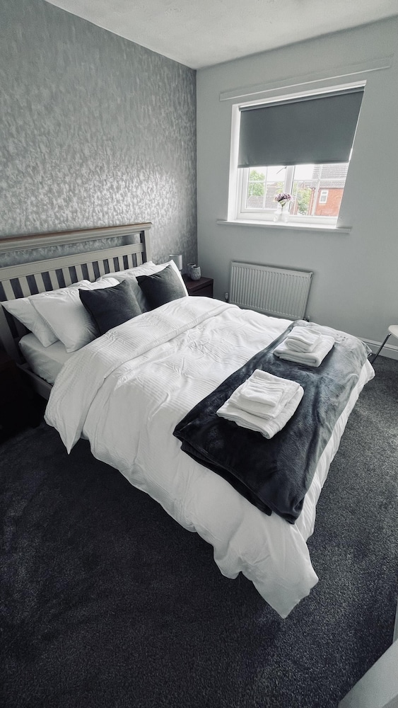 Stockton-on-tees - 2 Beds - Pet Friendly - Parking