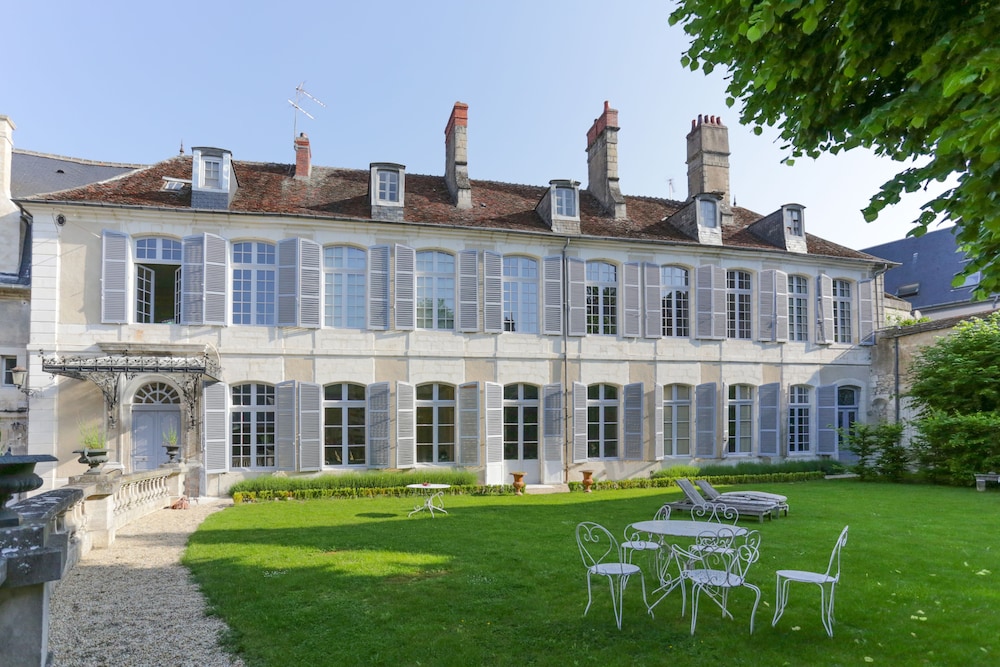 Bourges Vacations - Hotel de Panette - Chambres historiques - Property Image 3