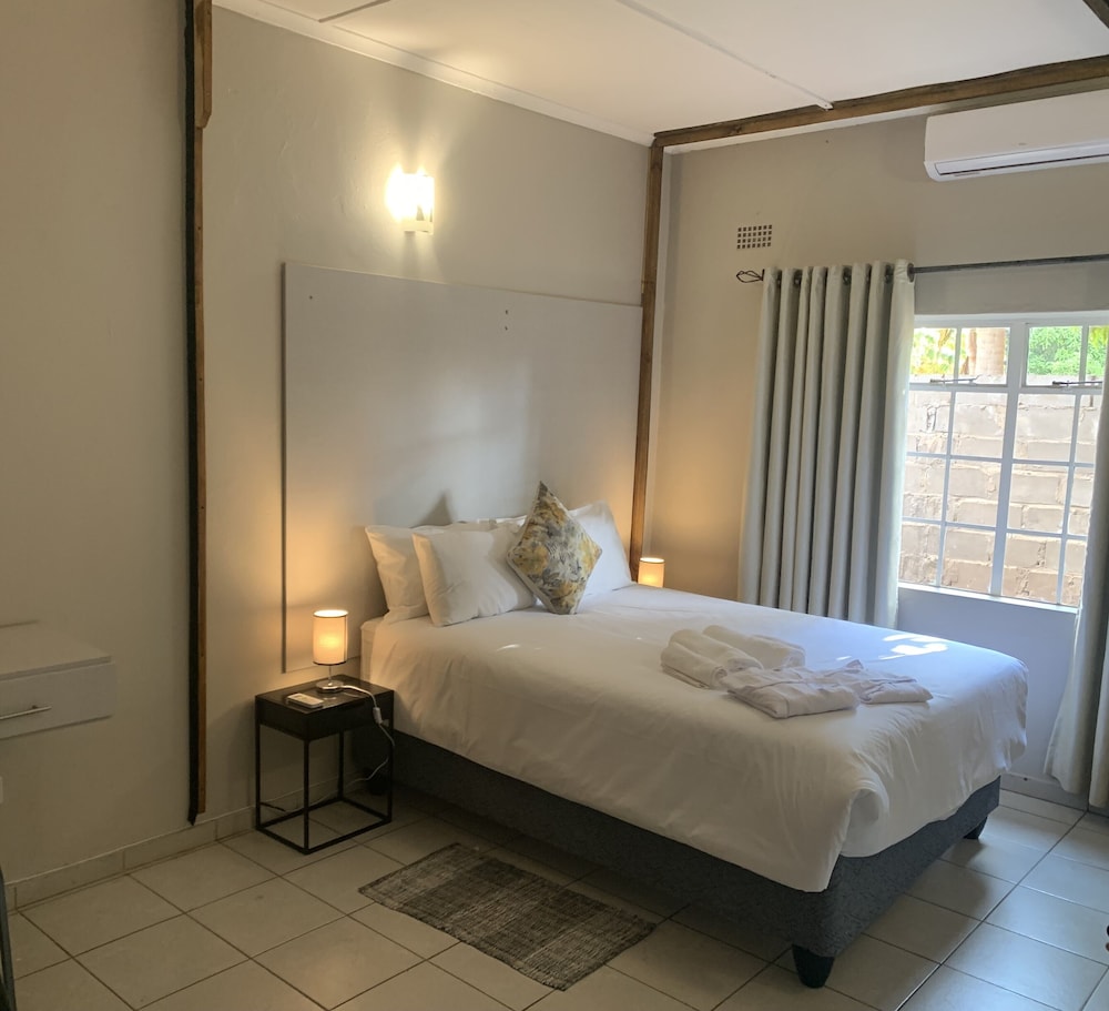 Hungwe House Victoria Falls