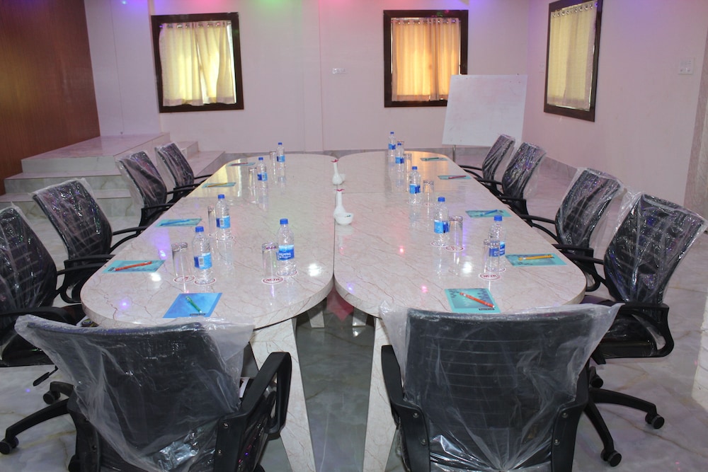 Hotel MJR - Free Pickup and Drop Temple, Sea Beach & Puri Railway Station