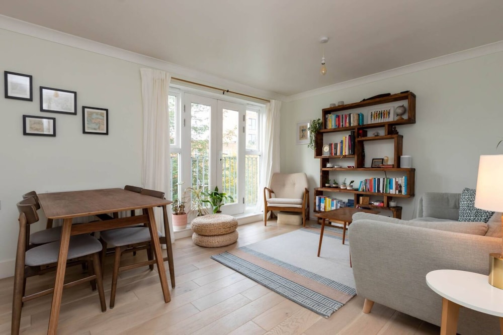 Stylish and Light 1 Bedroom Flat Near Victoria Park