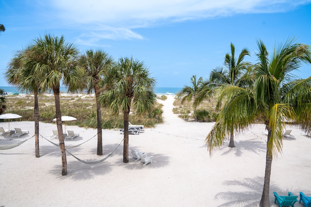 The Molloy - A Boutique Beach Resort