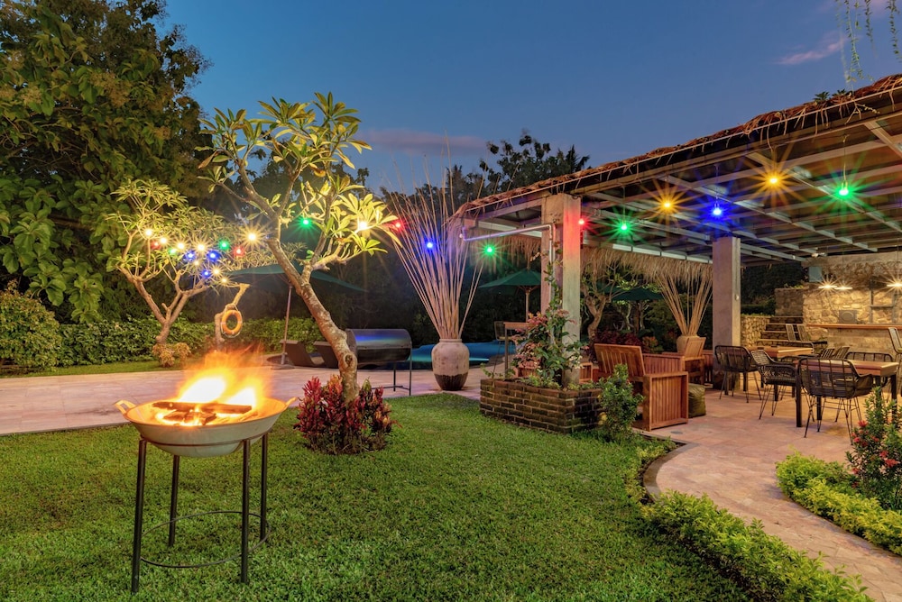 Alamanda Lovina Resort