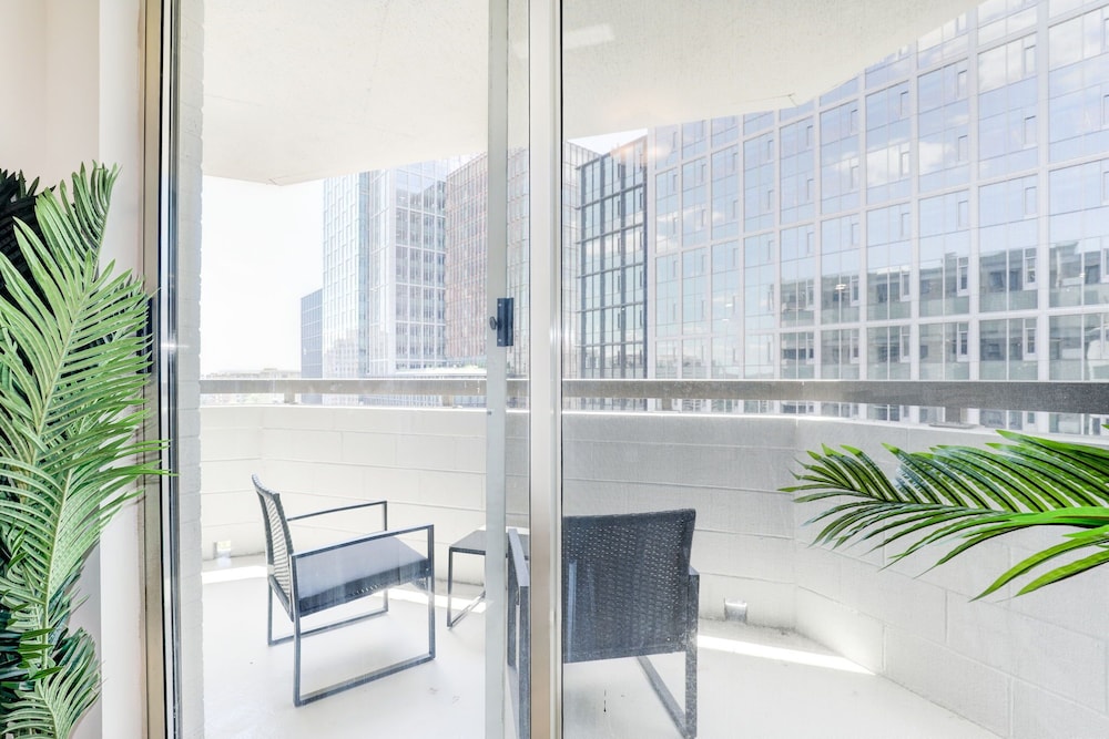 Elegant 2BR Apartment Minutes From DC