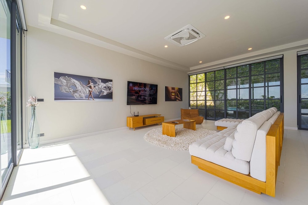 Luxury 5 Bedroom Pool Villa KH-C1