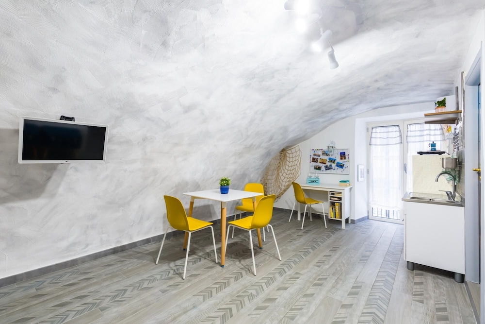 Riviera di Chiaia Studio Apartment
