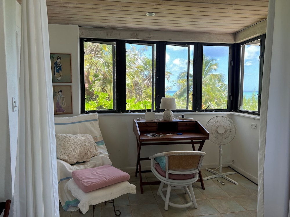 Hohum - Private Beachfront House On Exclusive Windermere 3 Bedroom Home