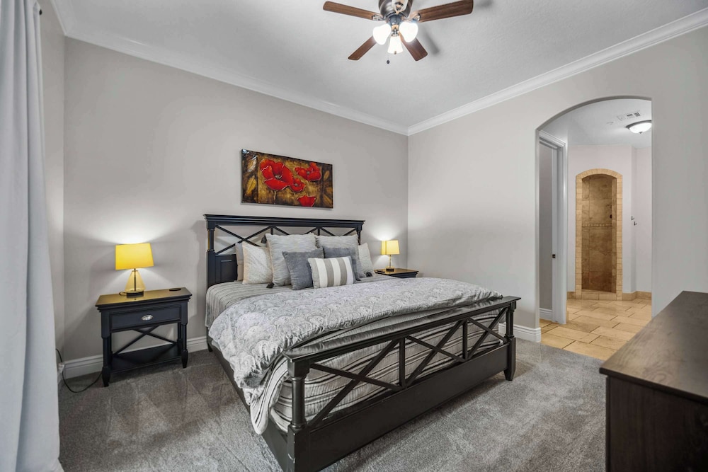 Pool Paradise for Families - Condo for 12 w/ Resort-style Amenities