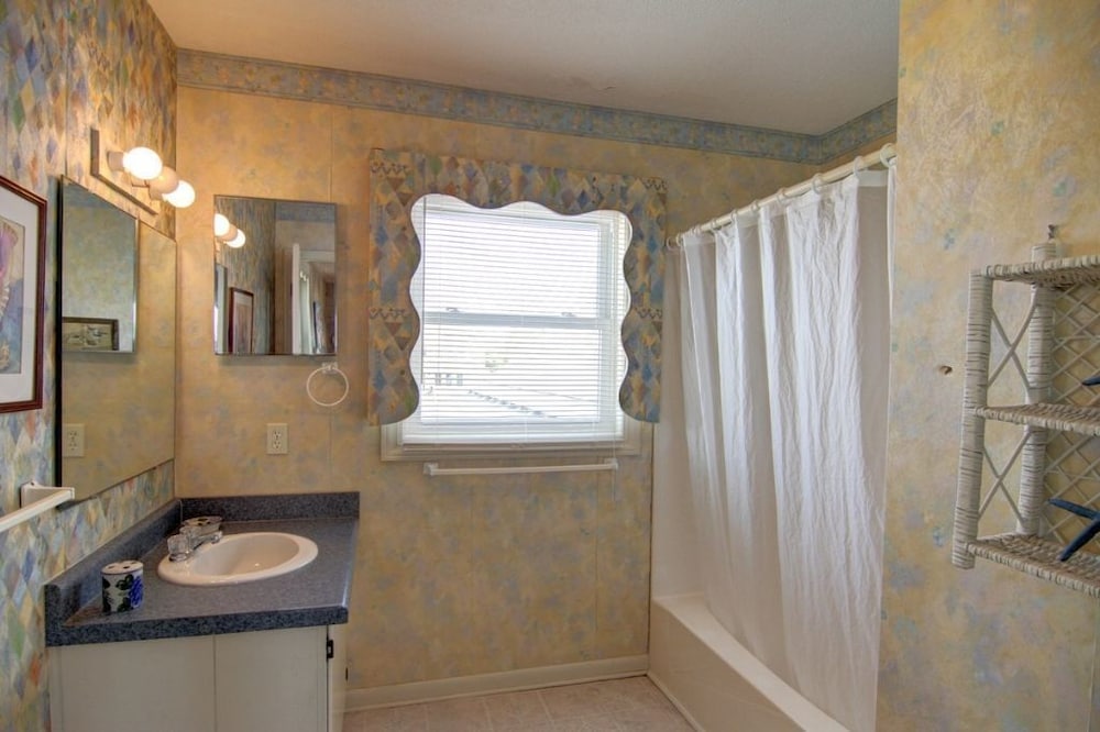 Carolina Moon 4 Bedroom Home by RedAwning