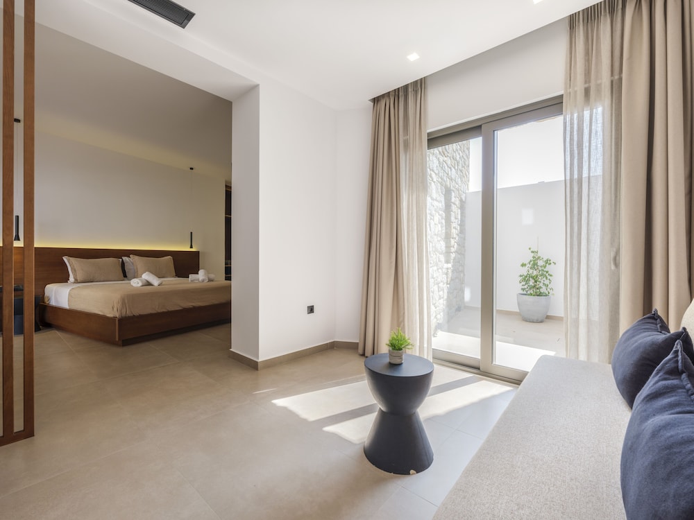 Evi Suites & Villas